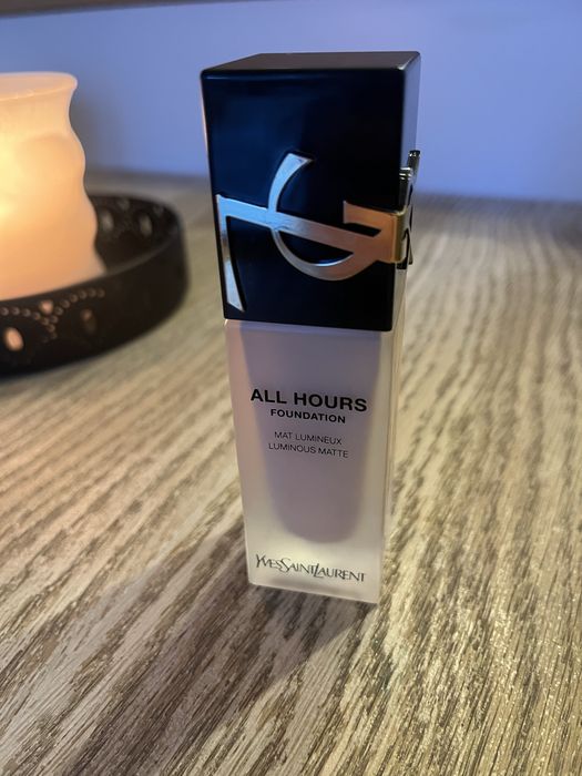 Podklad Yves Saint Laurent all hours