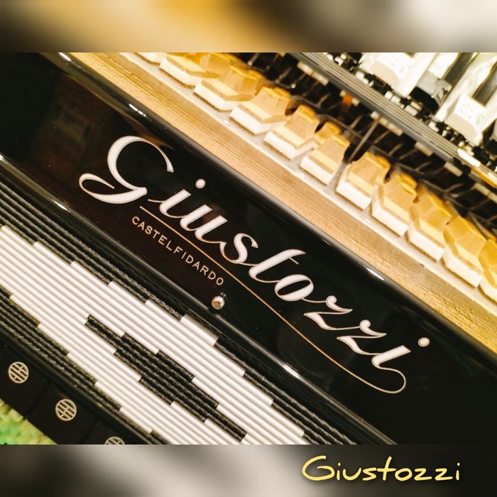 Acordeão/acordeon Giustozzi 96 Baixos de 2023.