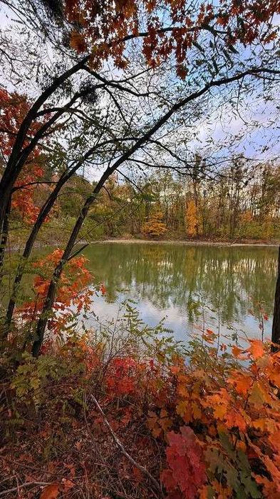 Земельна ділянка під котеджне містечко біля Києва! Власне озеро!