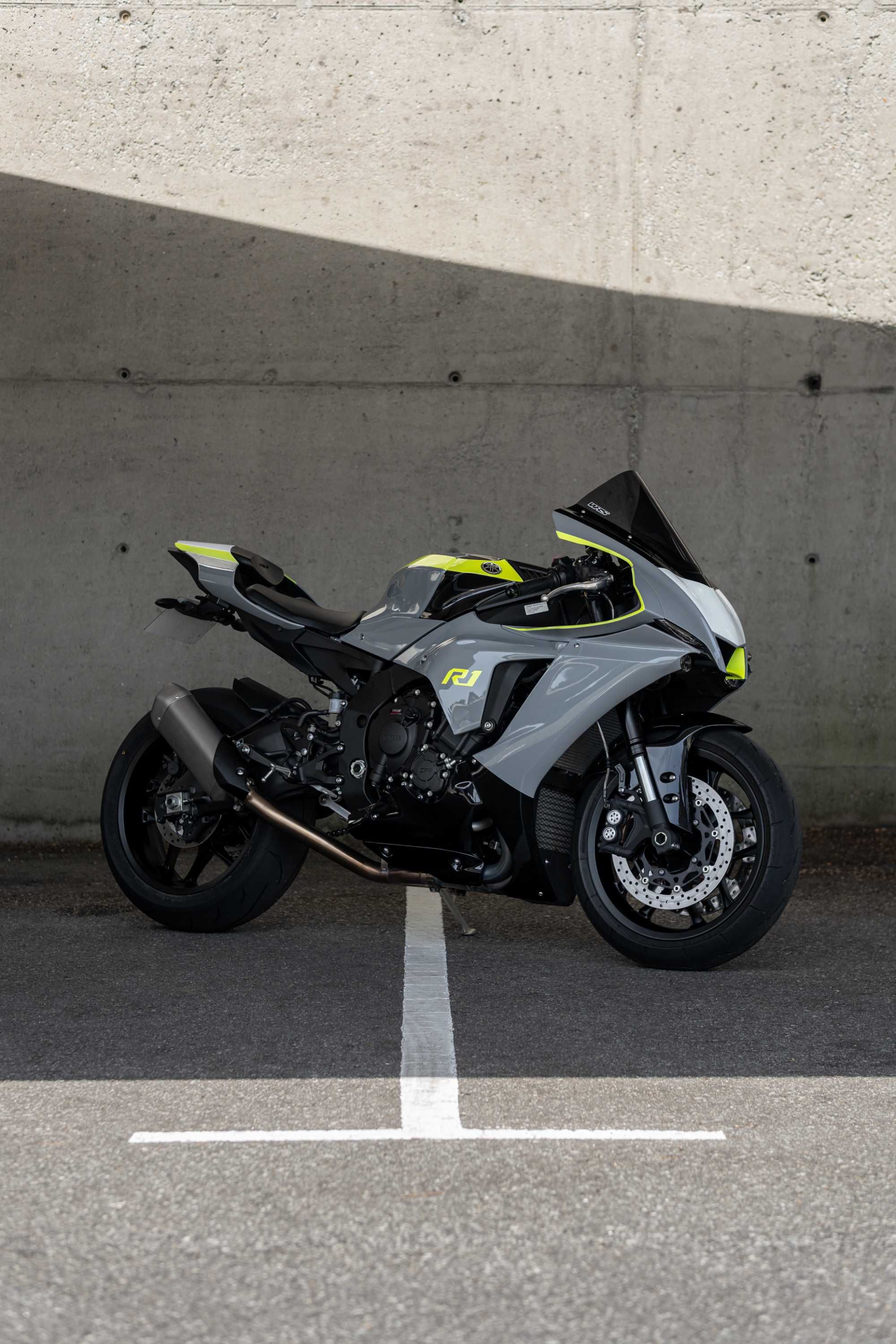 Yamaha R1 2024 *OFERTA NOVA PINTURA LacagemArt*
