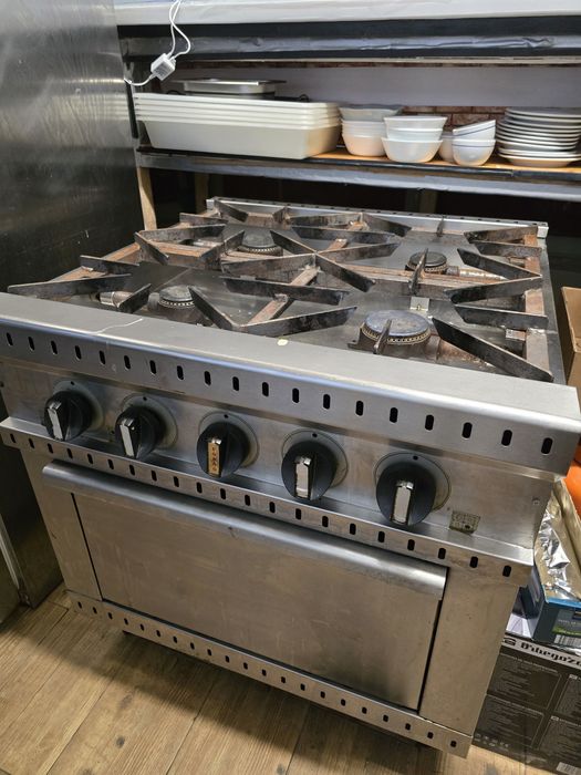 Fogão com forno tudo em inox em excelente condições
