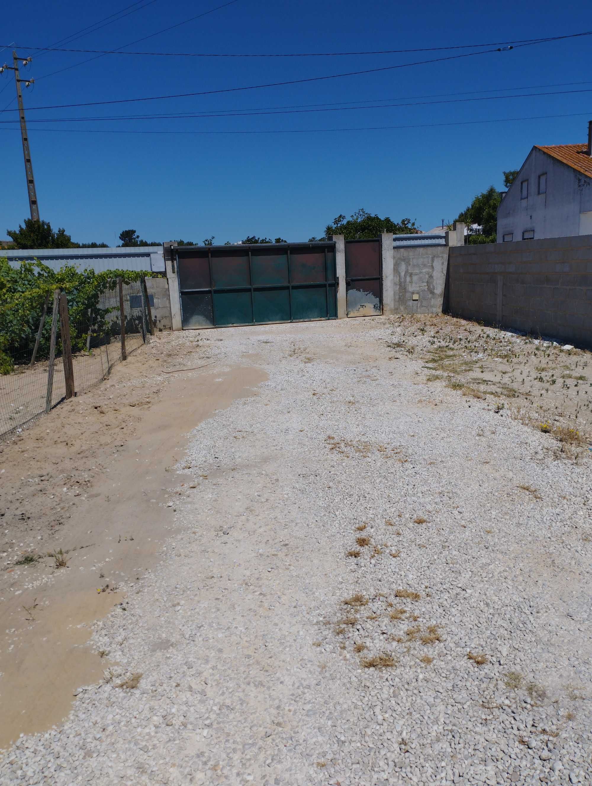 Arrenda se Armazém 145m2 / Samora Correia