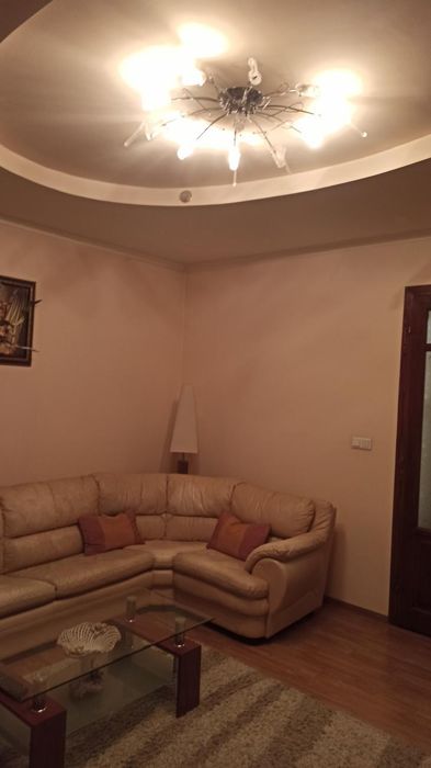 Продаж 6-ти кімнатної квартири у місті Ужгород.