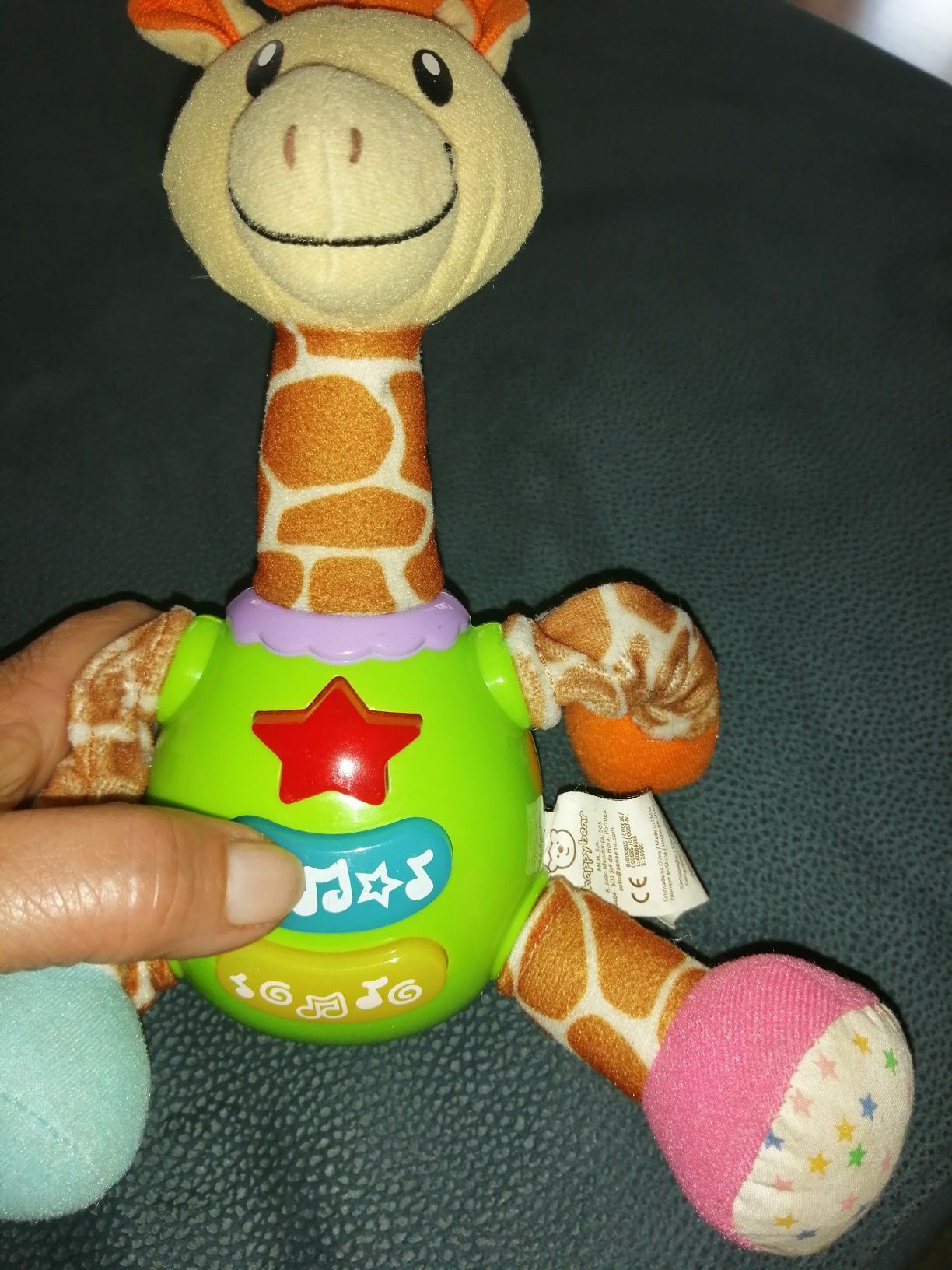 Brinquedo de bebé girafa com sons e música