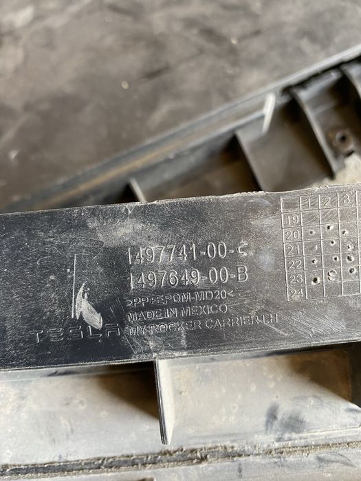 Tesla Y порог накладка поріг внутрішній лівий правий пластик