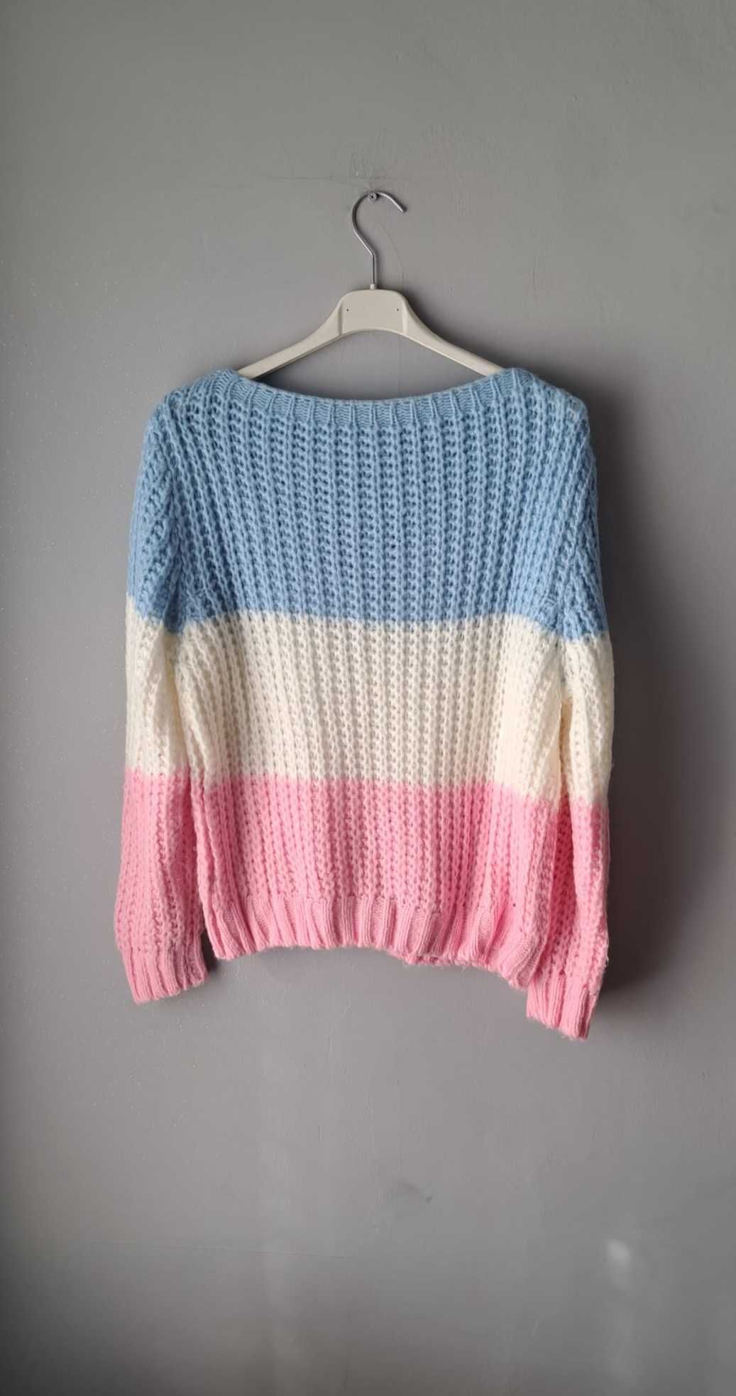 Kolorowy sweterek paski