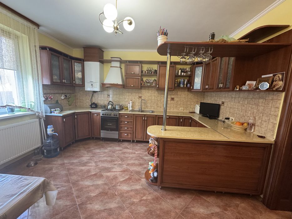 Продаж будинку Лісневицька