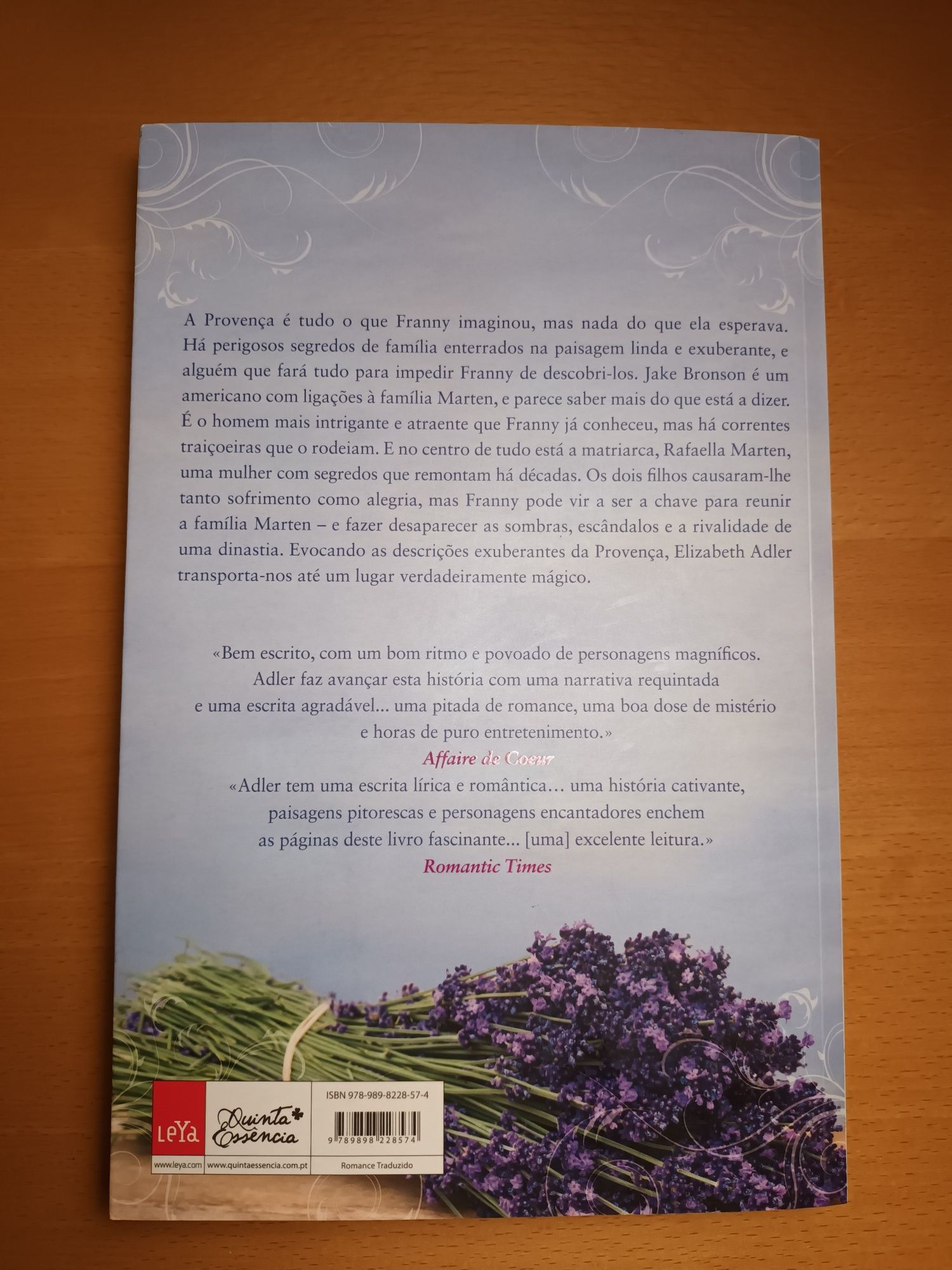 Livro "Encontro na Provença" de Elizabeth Adler