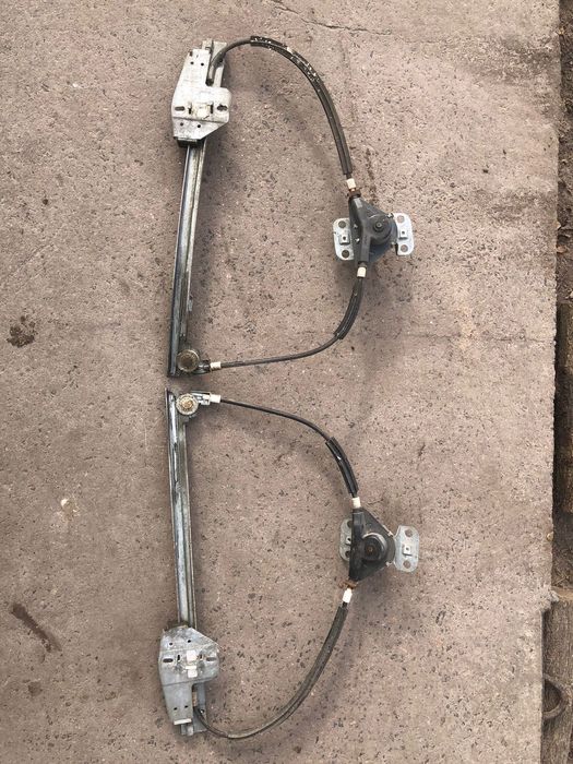 Продам стіклопідцомникм та стекла дверей до дверей фолцваген б4