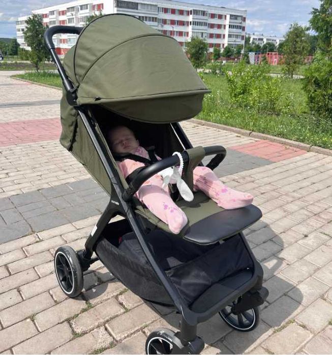 Прогулянкова коляска CARRELLO Forza EVA-колеса, складання однією рукою
