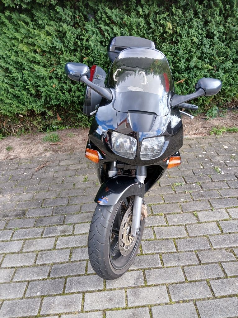 HONDA VFR750 Ano 1994 com Kit de 3 malas de viagem