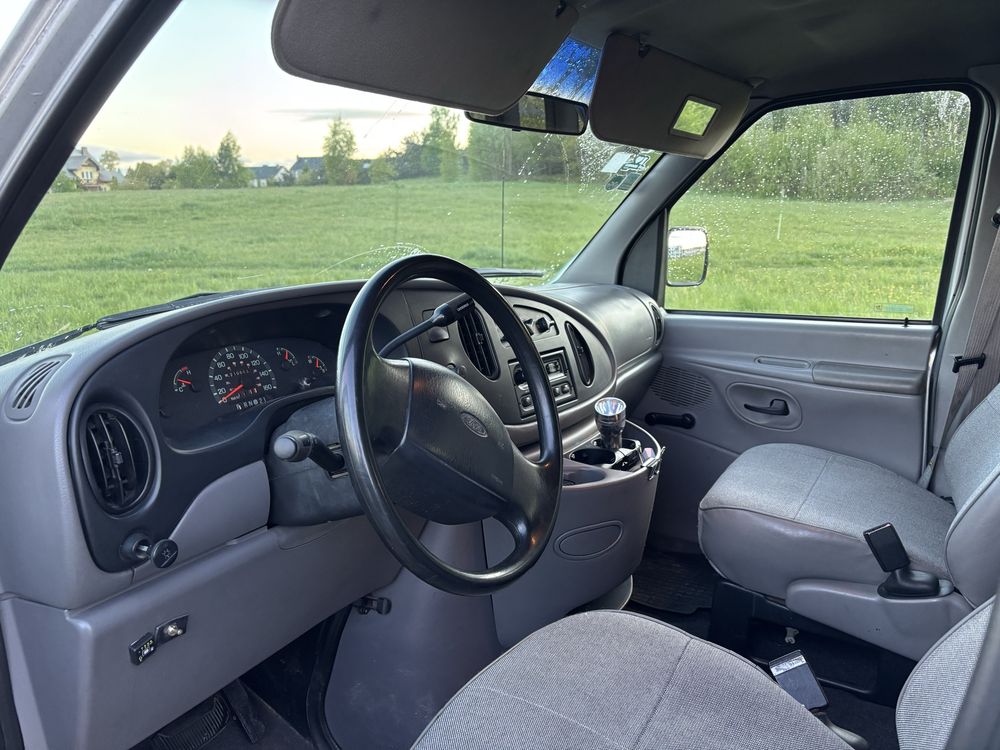 Ford econoline 4.6 v8 8 osobowy