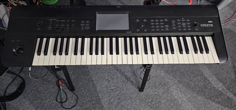 Korg krome 61 клавиші