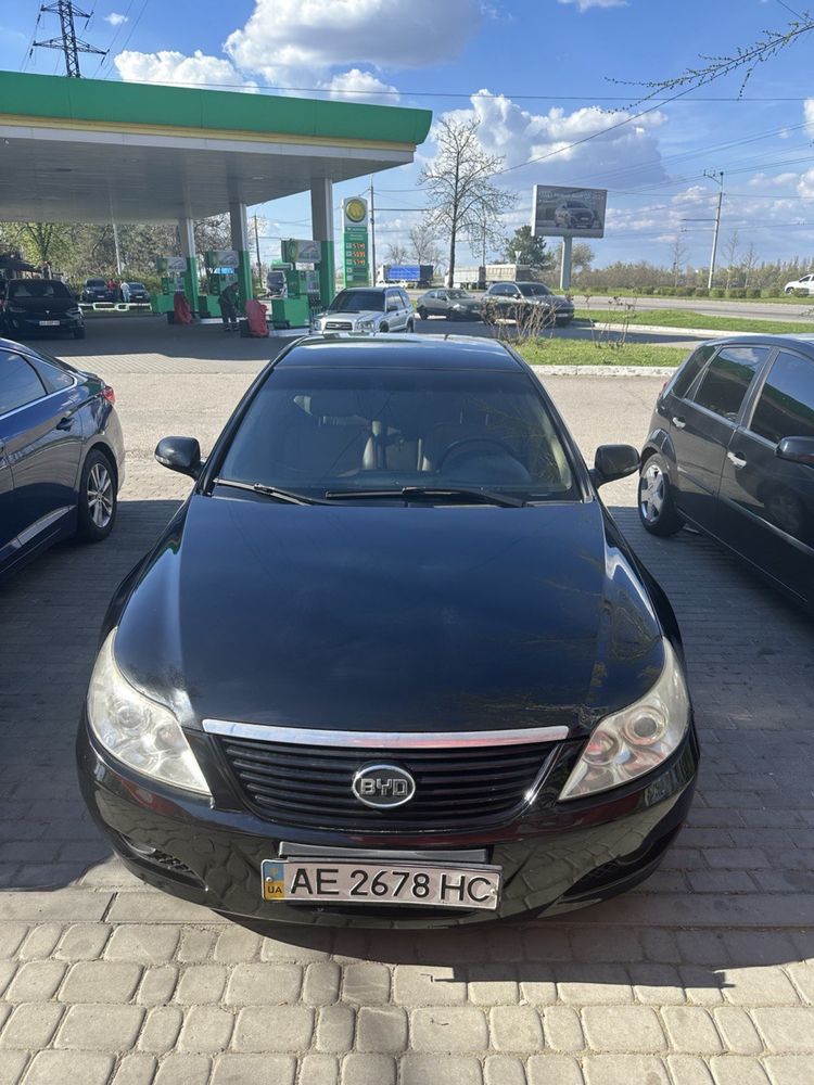 Автомобіль byd f6