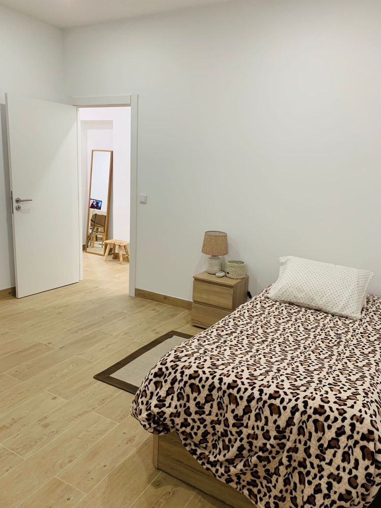 Apartamento T1 com logradoro