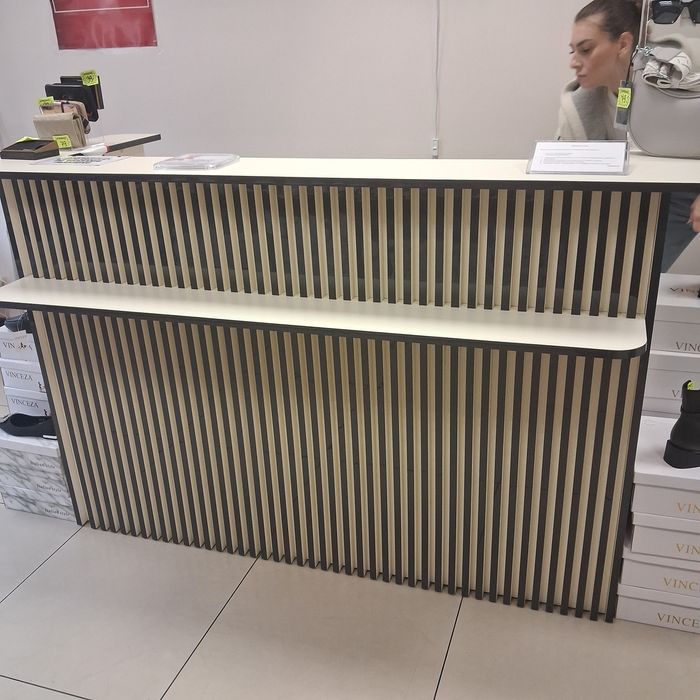 Lada sklepowa bezowa