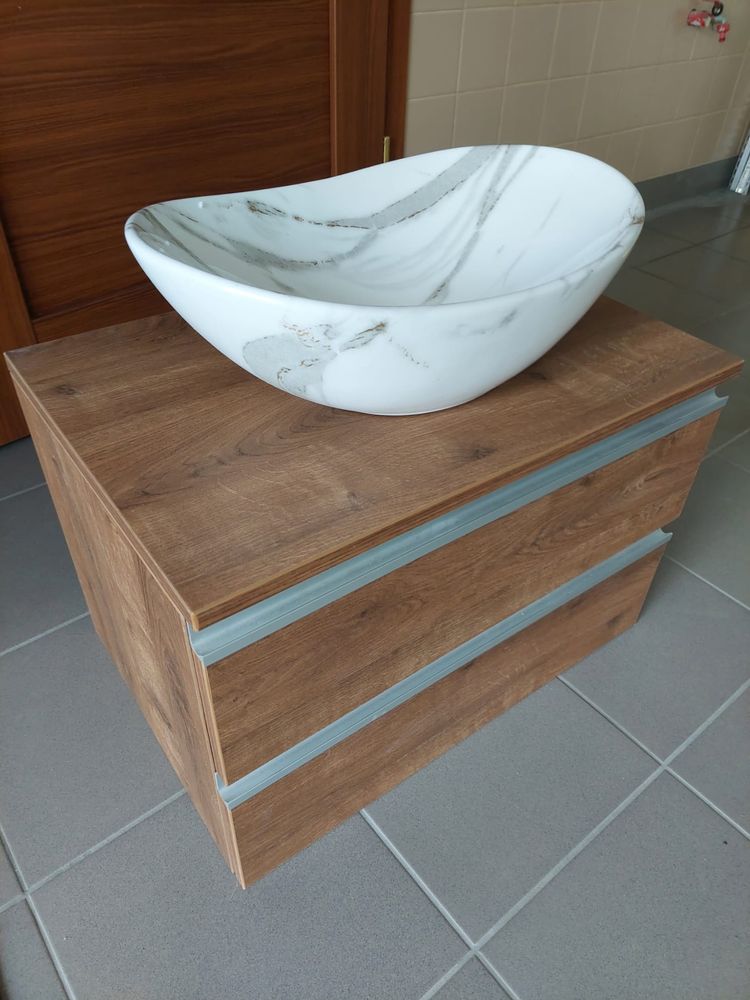 Komplet lazienkowy - szafka, umywalka, bateria