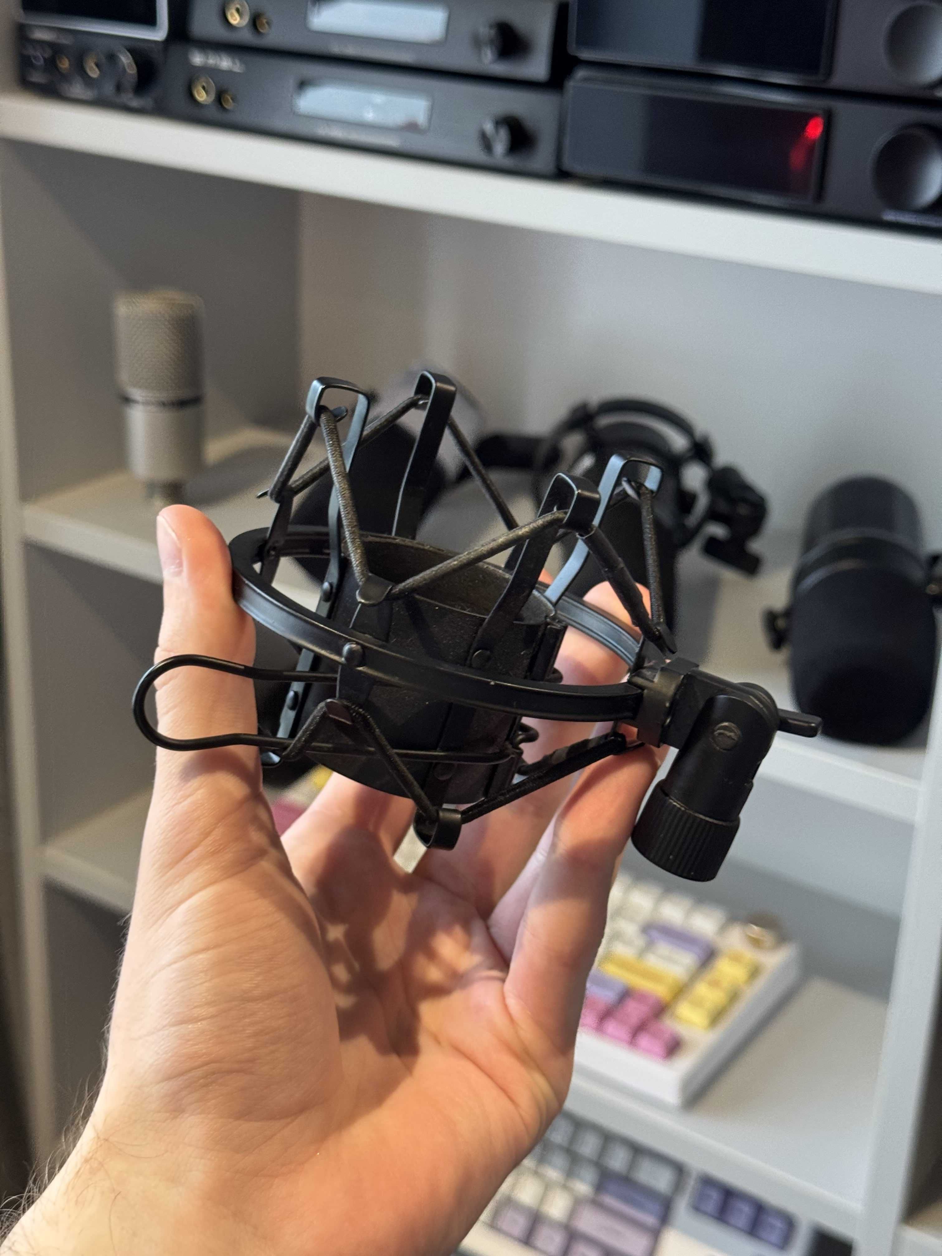 Koszyk antywstrząsowy na gumkach do mikrofonu studyjnego – shock mount
