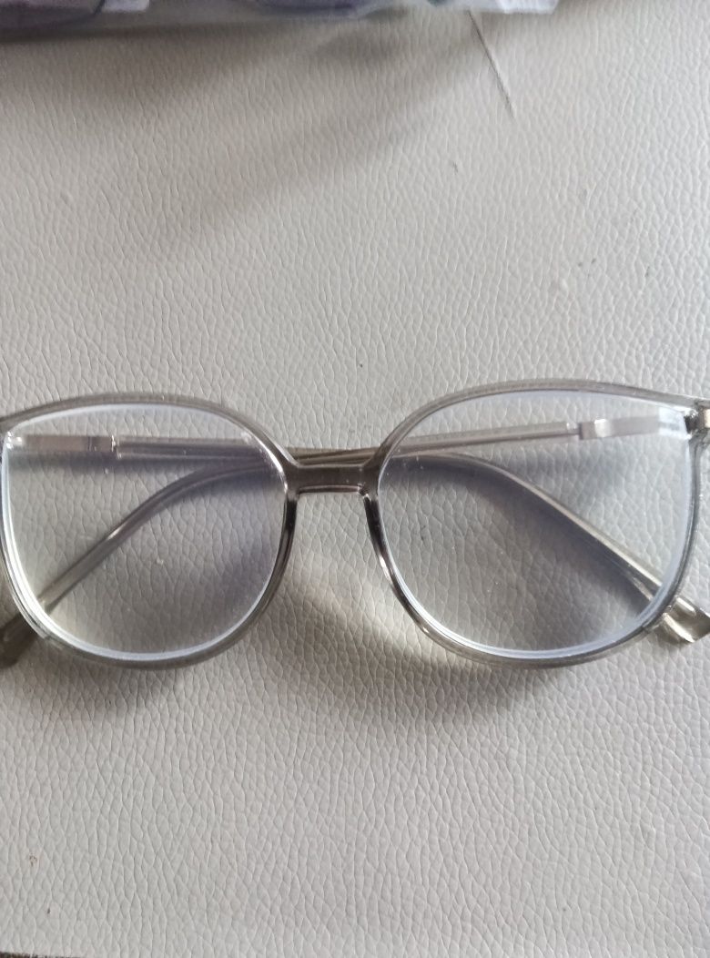 Okulary do czytania (+4)