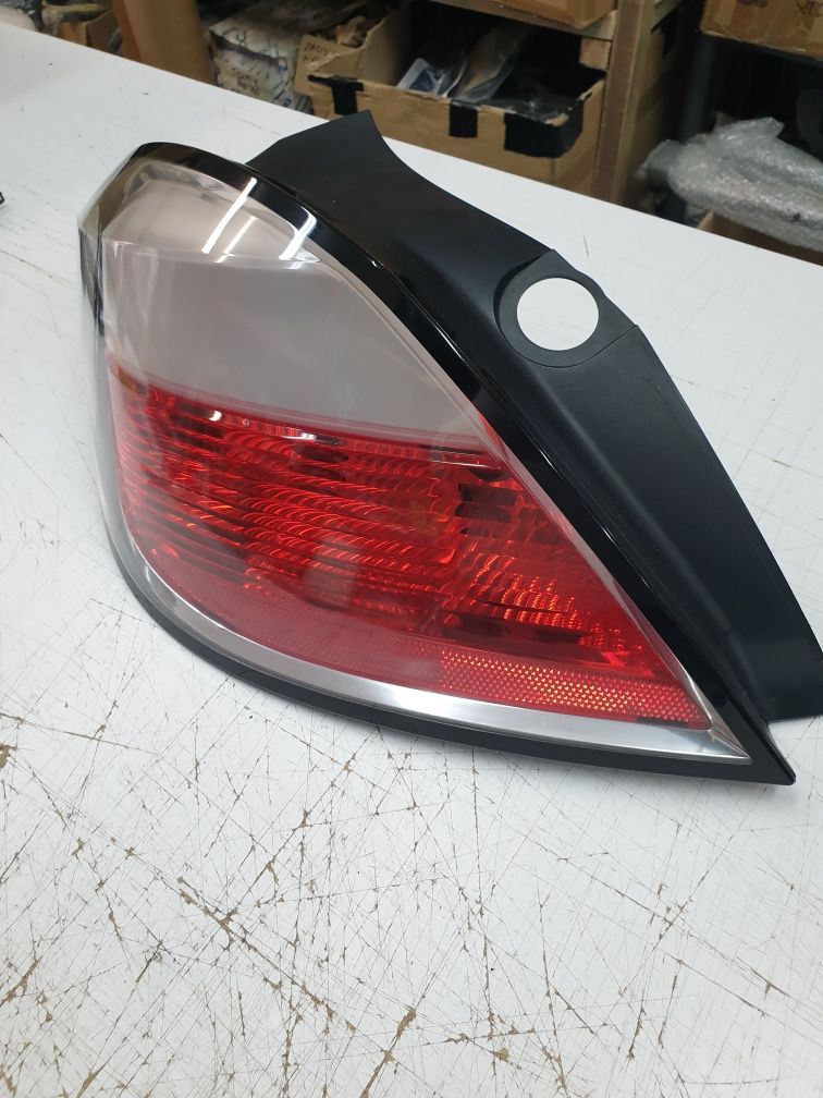 Lampa lewa tylna Opel Astra H Hatchback