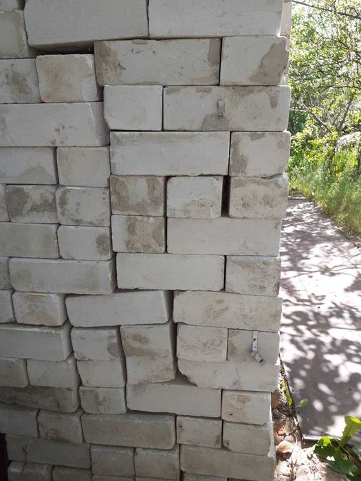 Продам білу цеглу