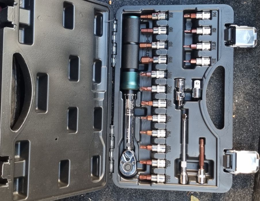 Динамометричний ключ з набором torx, шестигранник, і  біти викрутки