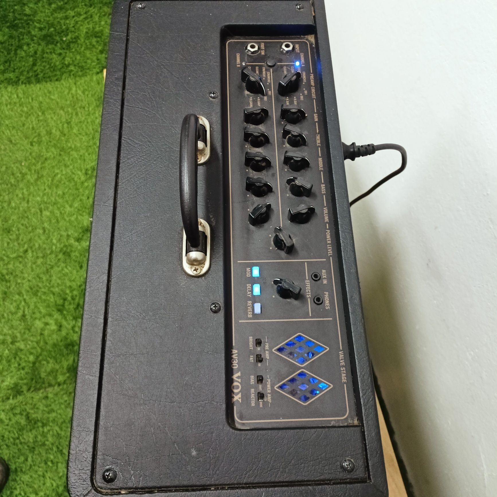 Wzmacniacz gitarowy combo lampowy -VOX AV30.