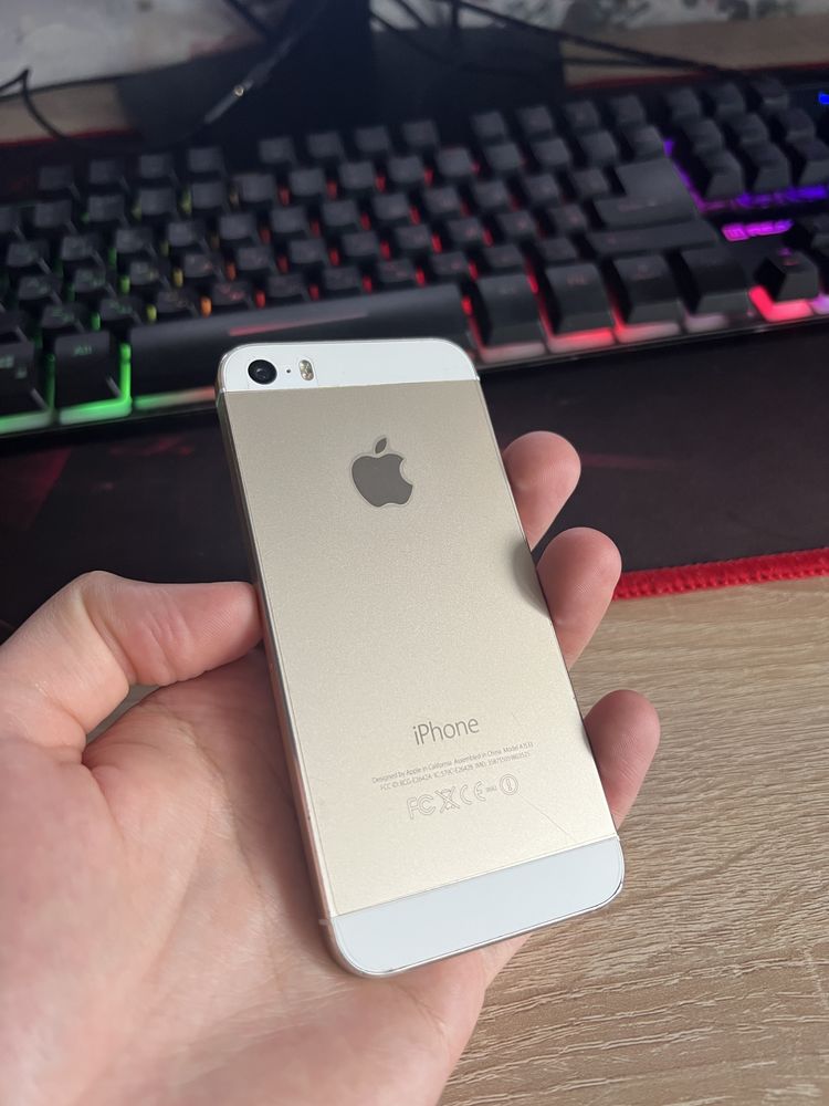 Продам Iphone 5c  8gb