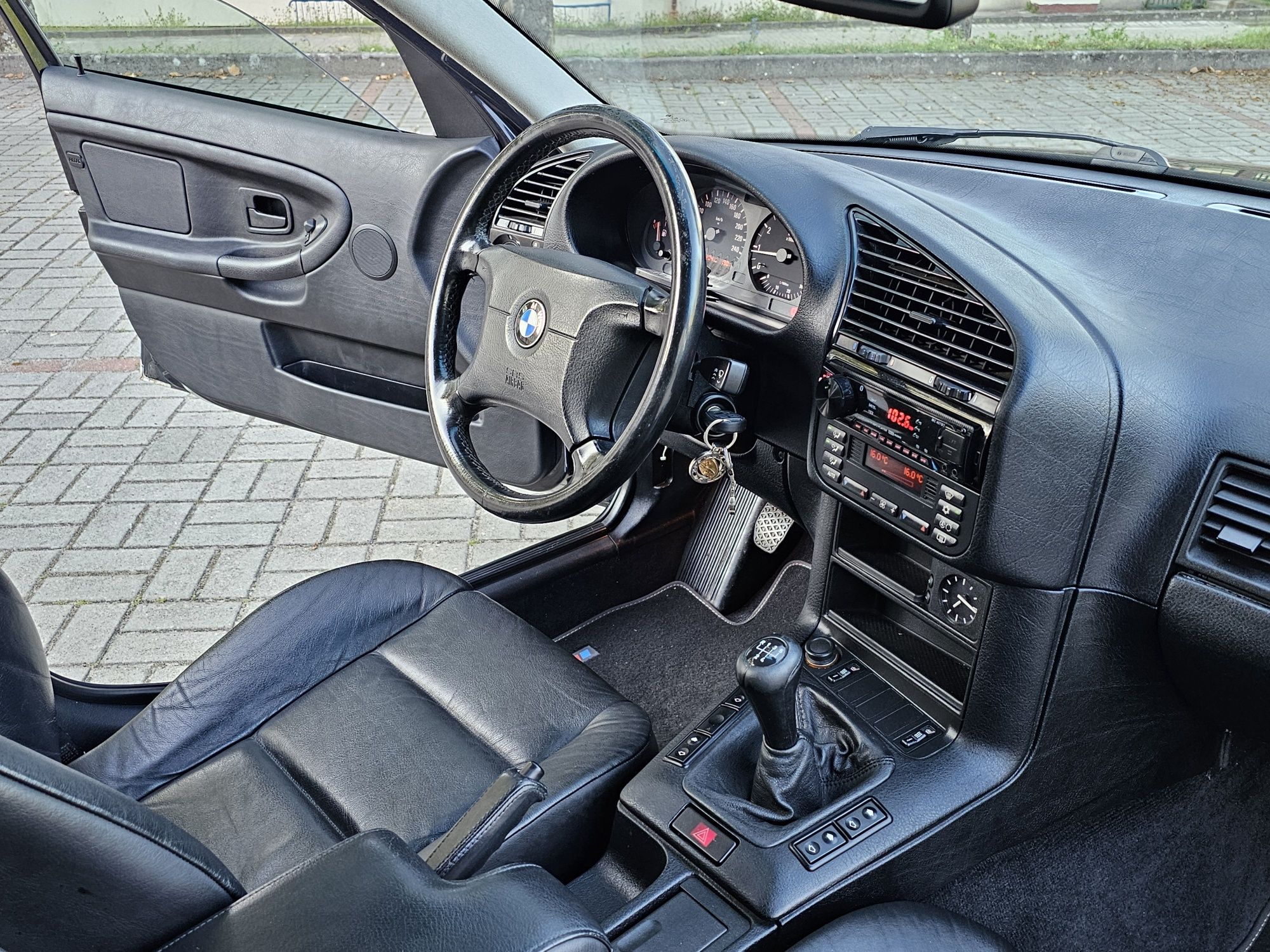 Ładna zadbana e36 318i 98r Klimatronik Skóra