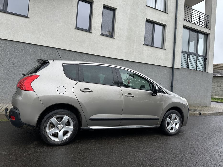 Автомобіль Peugeot 3008