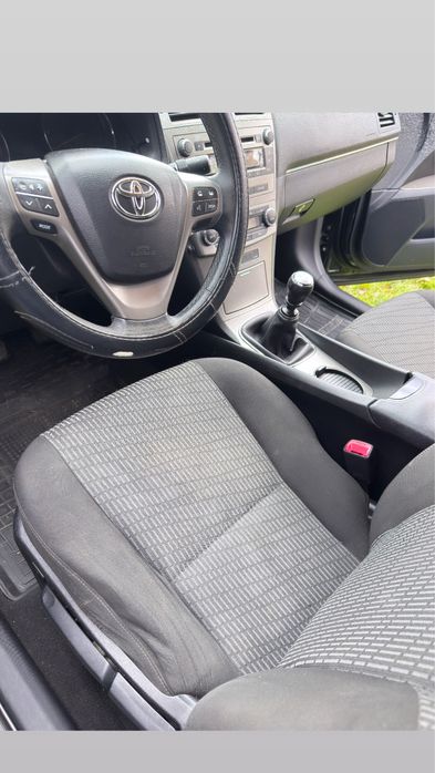 Продається машина Тойота Авенсіс 2010 рік