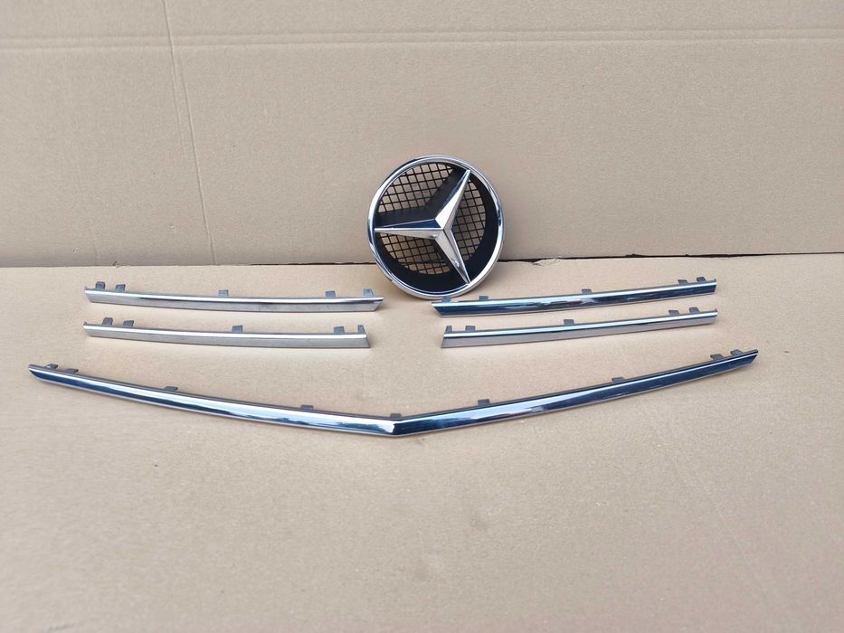 MERCEDES C KLASA W204 A204 znaczek grill chromy chrom atrapa emblemat