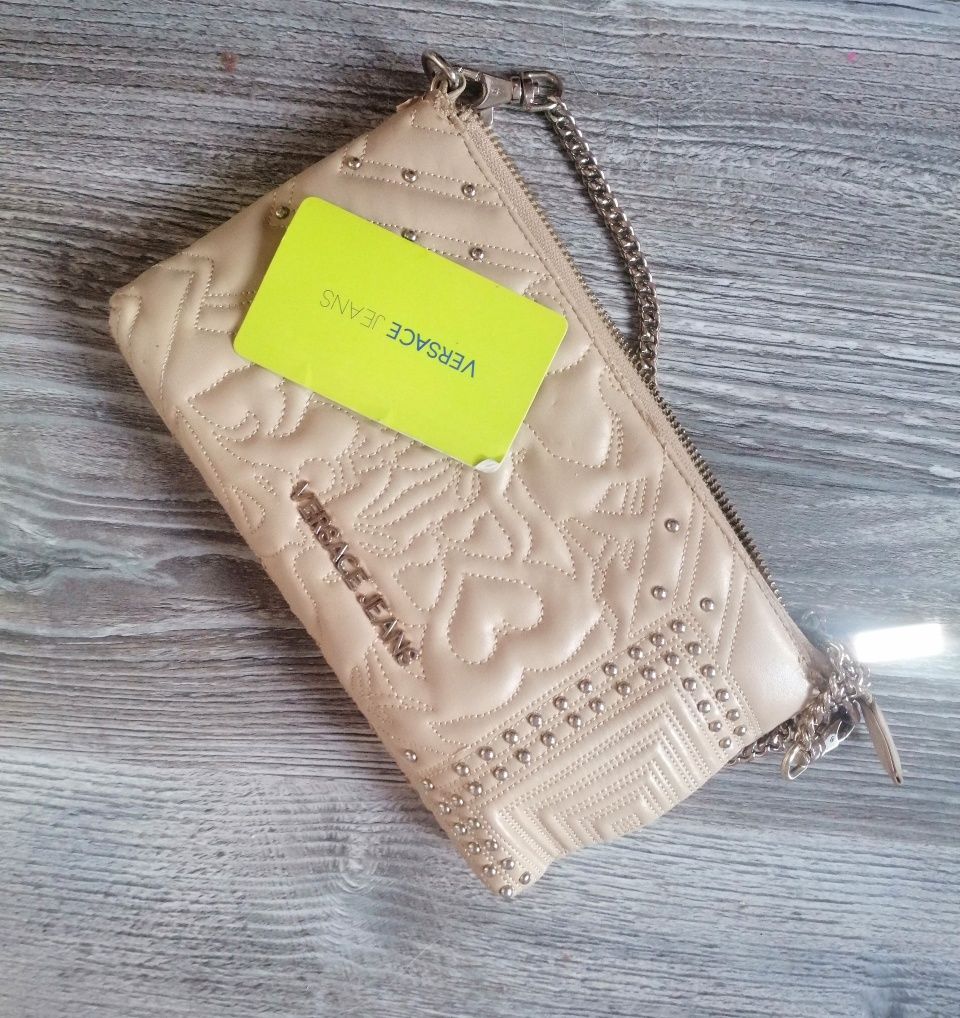 Versace beżowa torebka na złotym łańcuszku