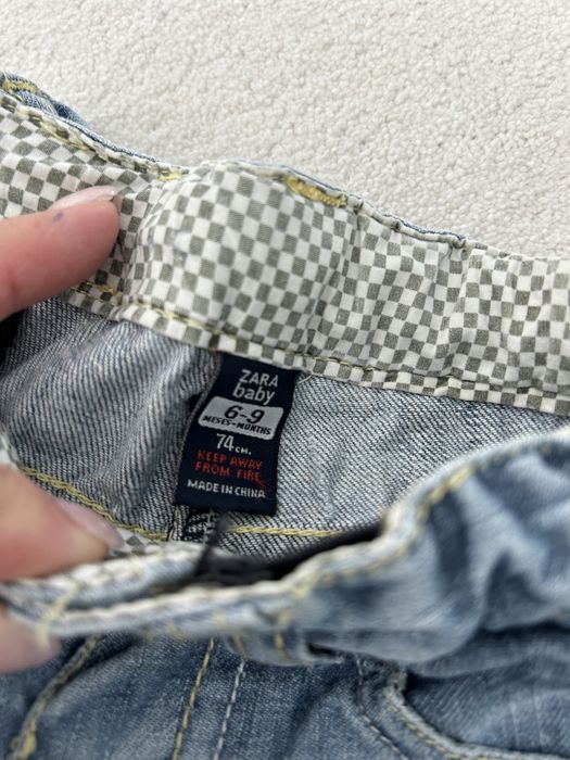 Calças com molas entrepernas