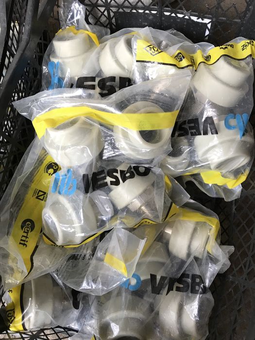 Муфта наружна і внутрішня Vesbo d40x1 1/4 під пайку