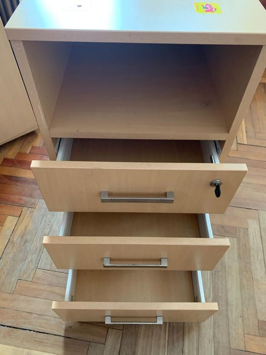 Продам меблі офісні