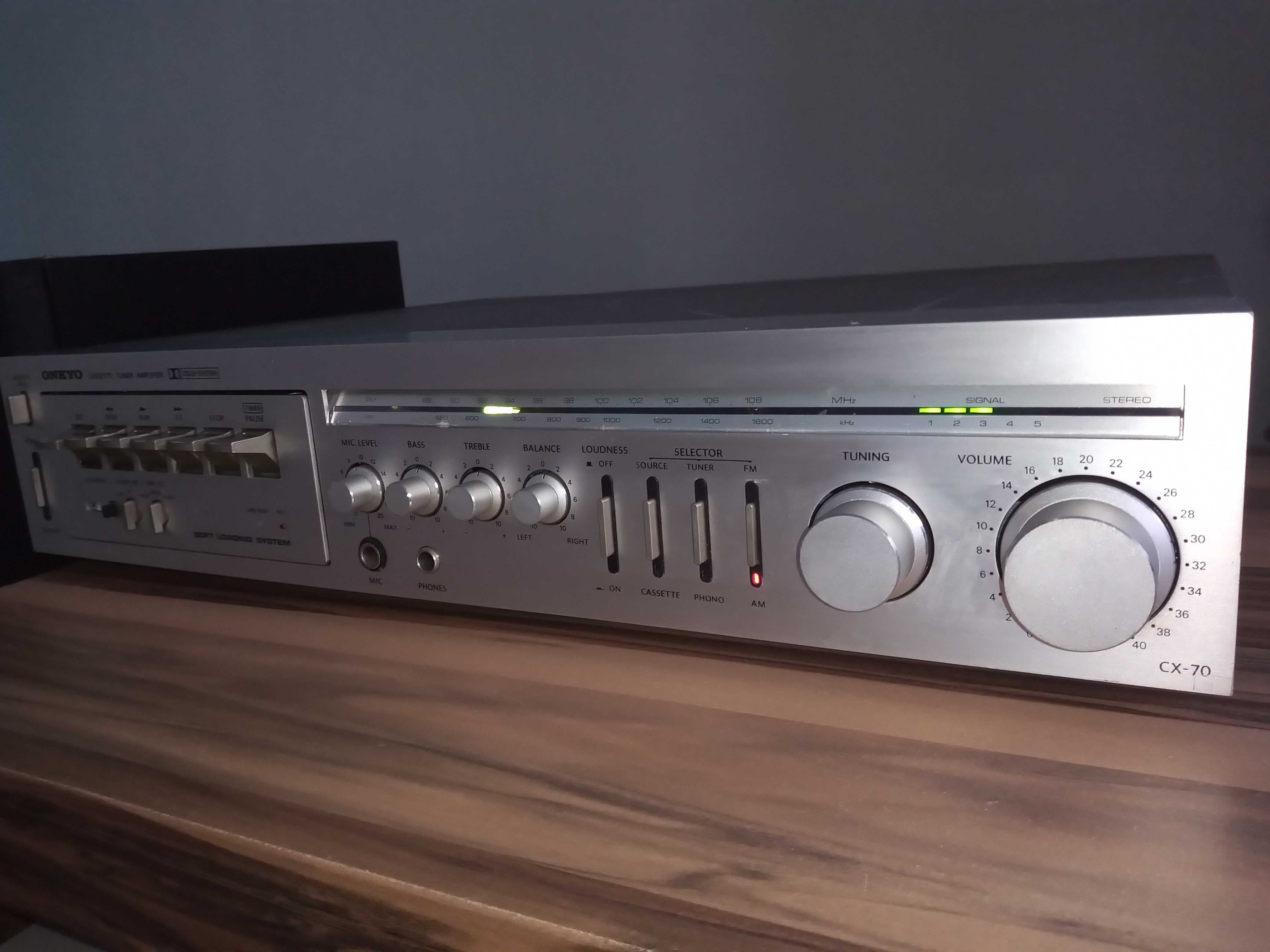 Amplituner stereo Onkyo