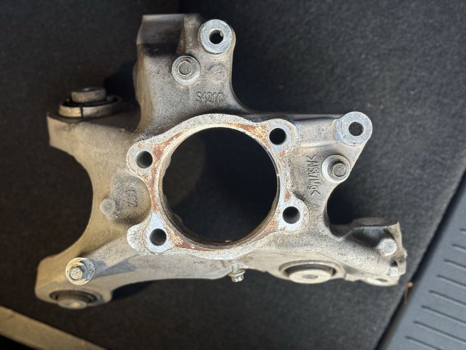 Цапфа Ford Mustang Mach‑E задня права