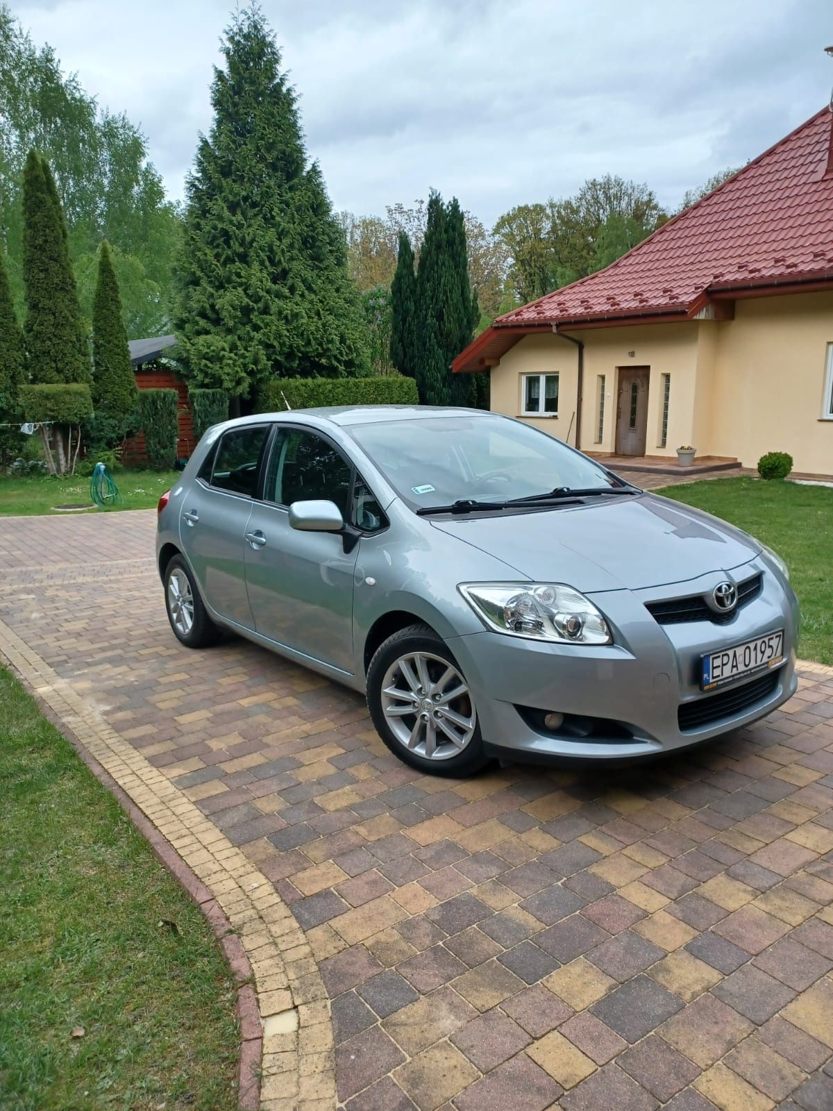 Sprzedam Toyotę Auris 2009, benzyna,  niski przebieg