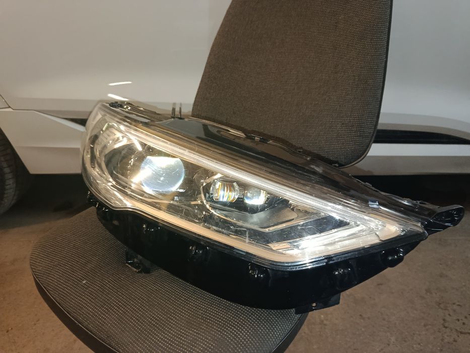 Продам правую фару на ford Fusion