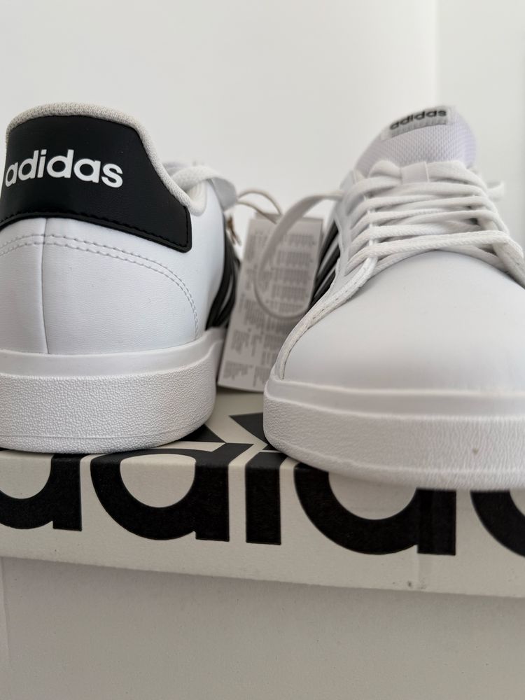 Sapatilha de tenis adidas