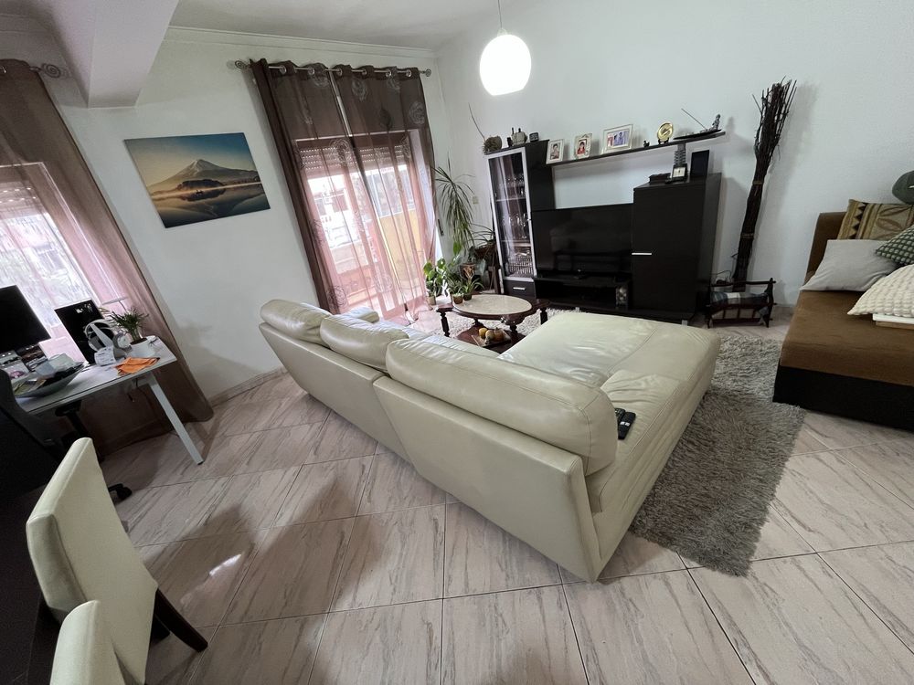 Sofa chaise longue bege em pele