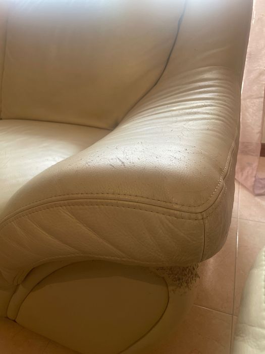 Sofá pele verdadeira creme