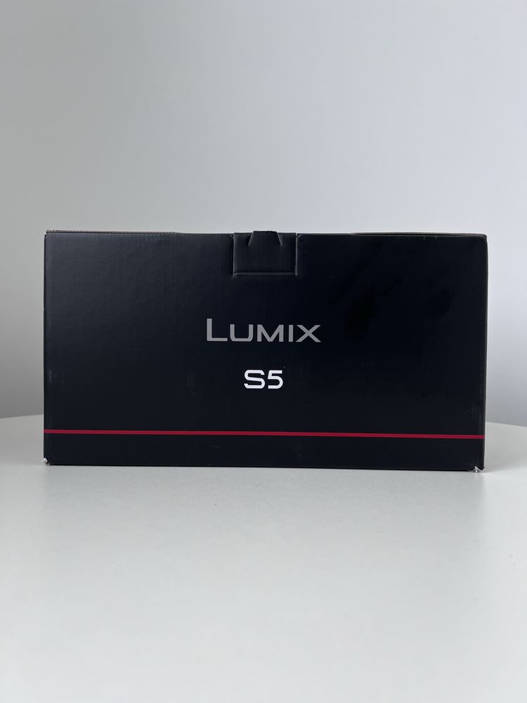 Фотоапарат Panasonic LUMIX S DC-S5K 24.2MP kit 20-60mm (DC-S5KEE-K)