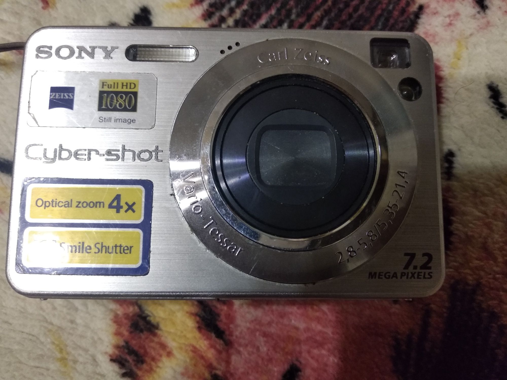 Продается цифровой фотоаппарат Soni.