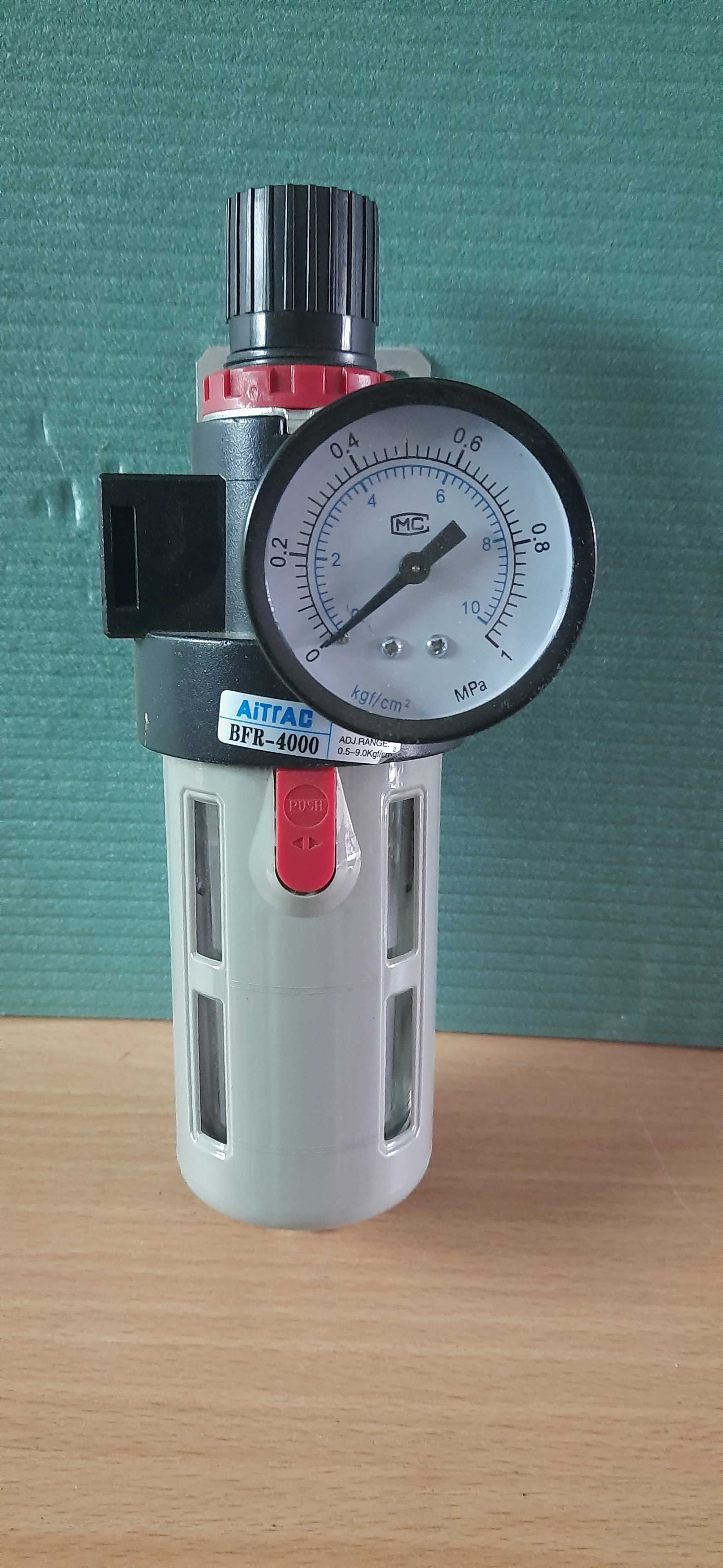 Regulator ciśnienia i filtr oleju i wody