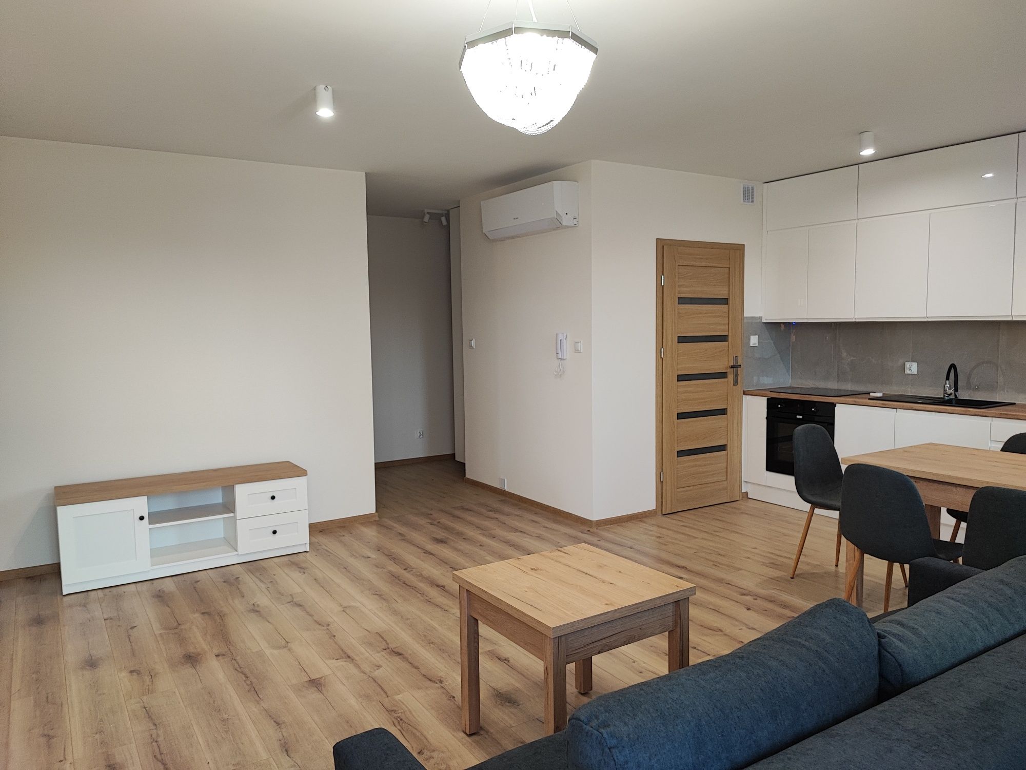 Milicz 71 m2, 3 pokoje, apartamentowiec, garaż