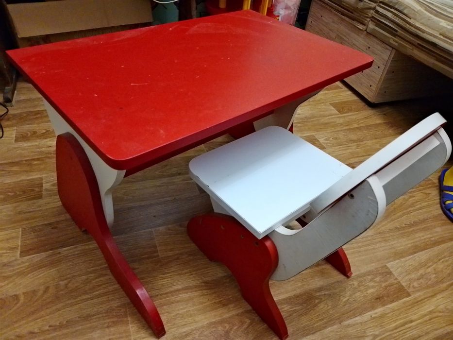 Детская парта и стул