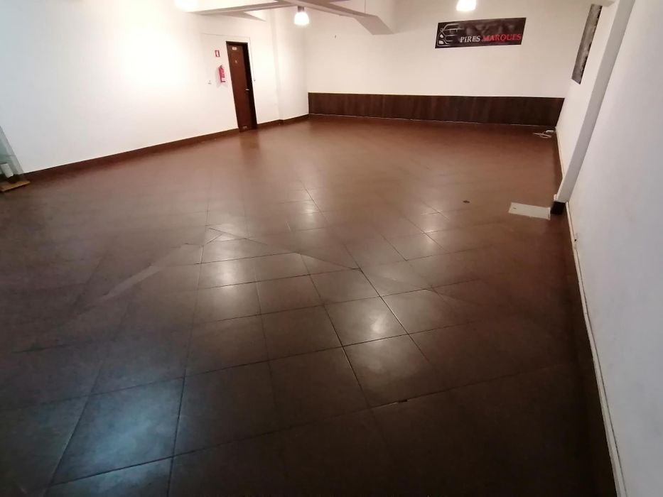 Armazem 100m2 Amadora
