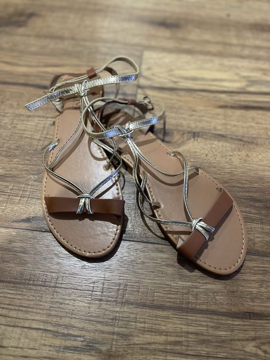 Босоніжки, сандалі на літо з мʼякою підошвою